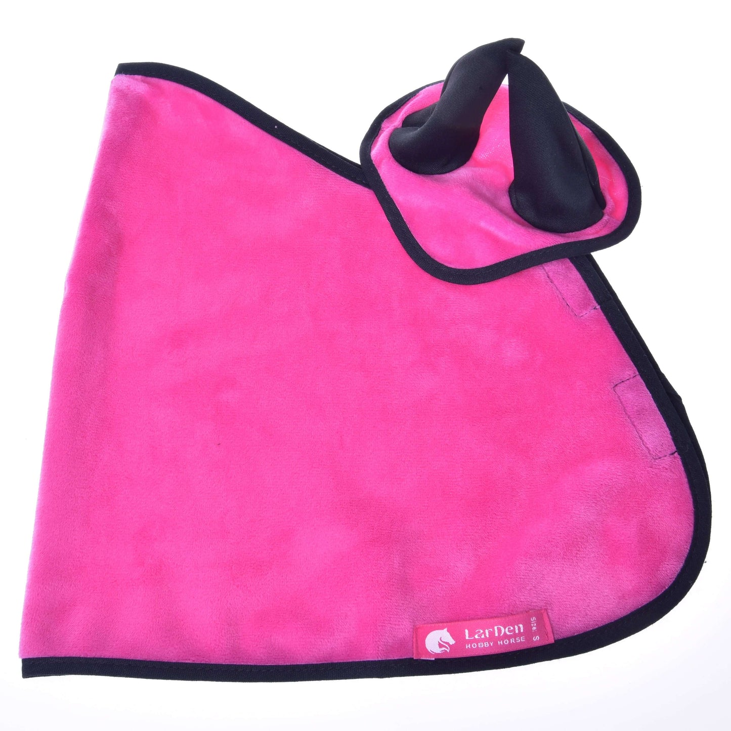 Set Hot Pink (čabraka + deka) od Hobby Horse LarDen v sytě růžové barvě s černým lemem a viditelným štítkem s logem, zobrazený naplocho na bílém pozadí.