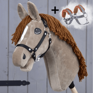 Hobby Horse Oliver s čiernou ohlávkou + ohlávkou s barančekom ZADARMO