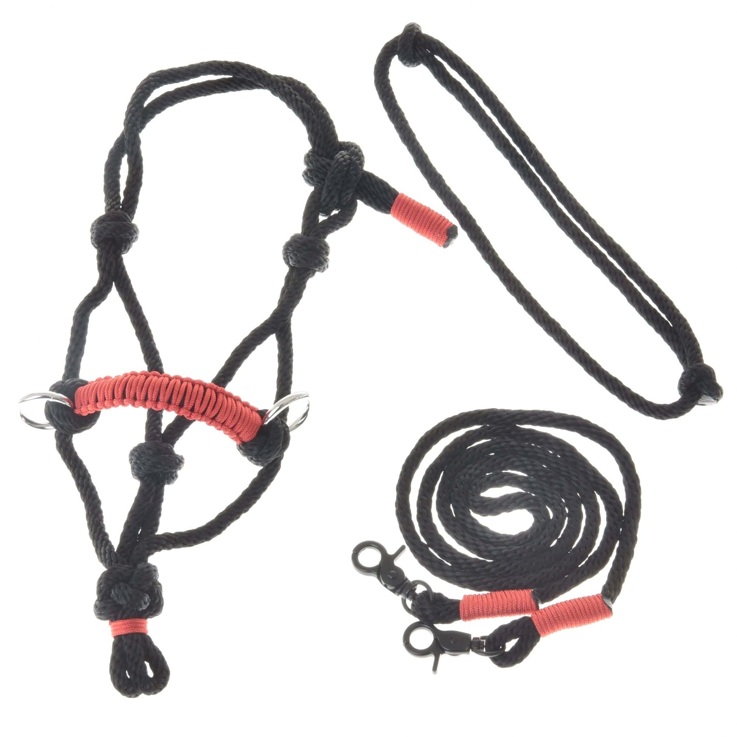 Povrazový set Spark od Hobby Horse LarDen s ručne vyrábanou čiernou polypropylénovou parelkou s červenými akcentmi, kovovými krúžkami a uzlami, plus ladiacim vodidlom a pripínacím lanom, všetko zobrazené na bielom pozadí.