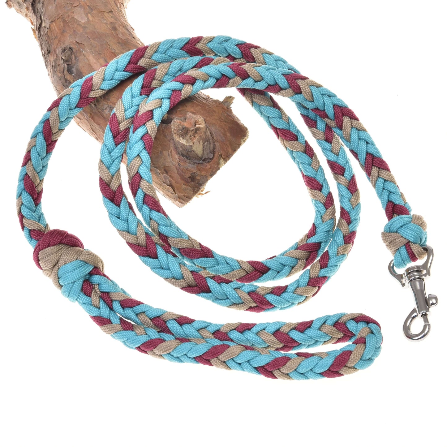 Hobby Horse - pletené vodidlo tyrkys od Hobby Horse LarDen, stočené na vetve stromu s kovovou karabínou, ideálne ako vodidlo pre Hobby Horse alebo pevné lonžovacie lano.