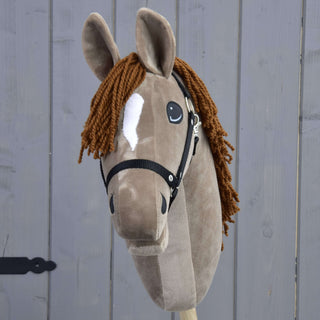 Hobby Horse Oliver s čiernou ohlávkou + ohlávkou s barančekom ZADARMO