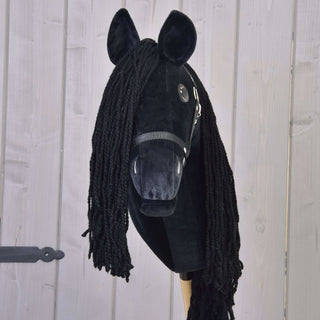 Hobby Horse Maximus s čiernou ohlávkou