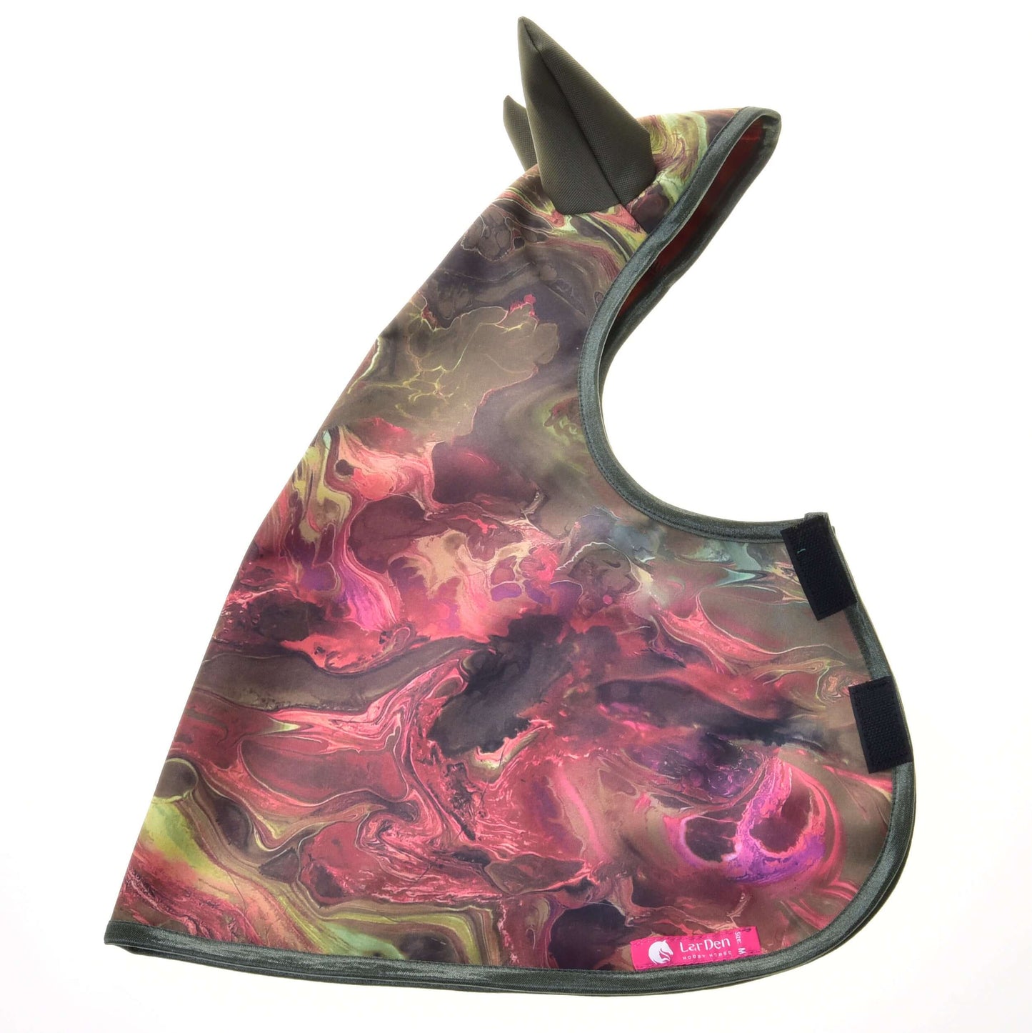 Pláštenka Galaxy od Hobby Horse LarDen, výrazná žíhaná kapucňa pre psa s čiernymi špicatými tvarmi uší a zapínaním na suchý zips, v ružovej, zelenej, žltej a čiernej pre štýl a ochranu za každého počasia.