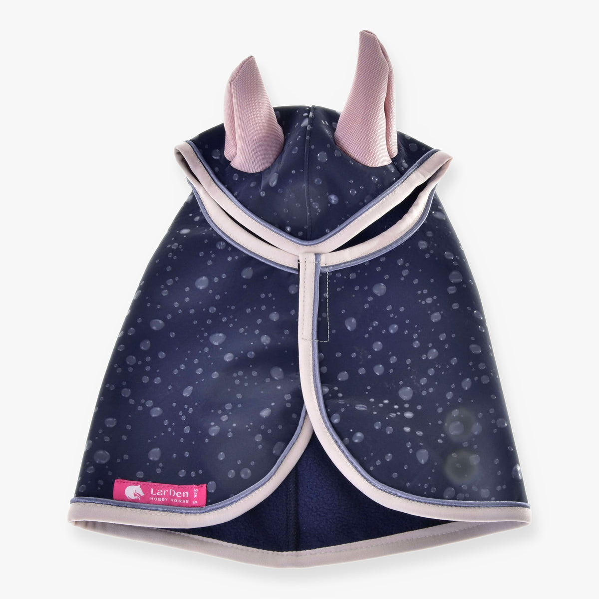 Pláštenka pre Hobby Horse Pinkie Blue od LarDen v tmavomodrej farbe s potlačou dažďových kvapiek, ružovými ušami a svetlým lemovaním