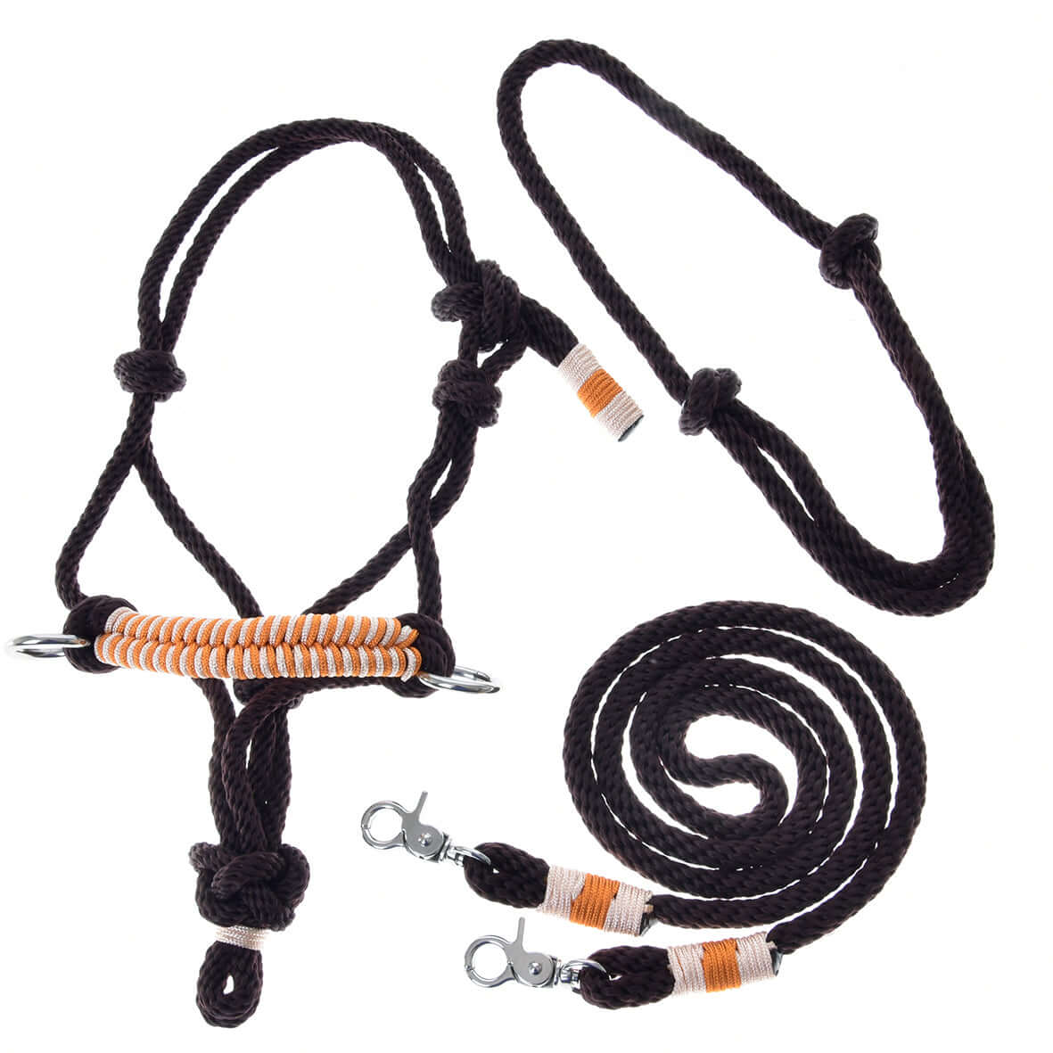 Povrazový set Orange od Hobby Horse LarDen obsahuje čiernu ohlávku a vodidlo s oranžovými a bielymi detailmi, kovové karabíny a ladiace opraty – ideálne pre skutočné kone alebo fanúšikov Hobby Horse. Zobrazené na bielom pozadí.