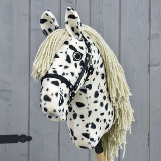 Hobby Horse Lord Valentine s čiernou ohlávkou