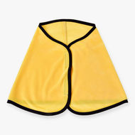 Deka Yellow (vel. M) od Hobby Horse LarDen s černým lemováním a zaoblenými okraji, zobrazená naplocho na bílém pozadí. Viditelné prošití a přední zapínání ji činí ideální jako tréninkový doplněk pro koně.