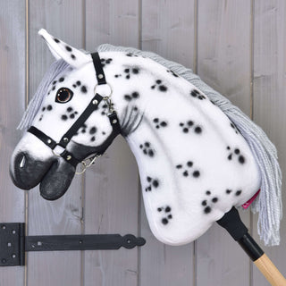 Hobby Horse Chantal s čiernou ohlávkou