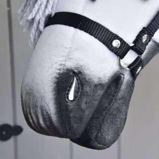Hobby Horse Chantal s čiernou ohlávkou