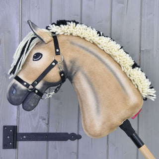 Hobby Horse Colby s čiernou ohlávkou