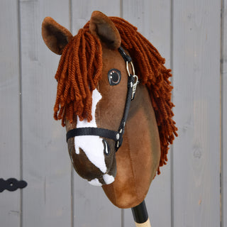 Hobby Horse Cooper s čiernou ohlávkou
