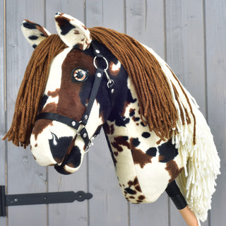Hobby Horse Dakota s čiernou ohlávkou