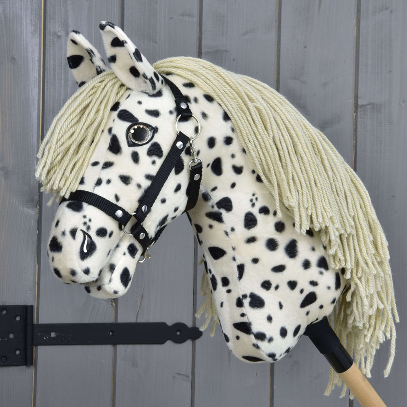 Hobby Horse Lord Valentine s čiernou ohlávkou