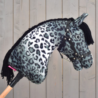 Hobby Horse Picasso s čiernou ohlávkou