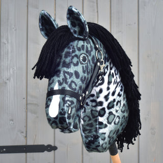 Hobby Horse Picasso s čiernou ohlávkou