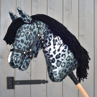 Hobby Horse Picasso s čiernou ohlávkou