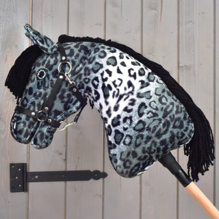 Hobby Horse Picasso s čiernou ohlávkou