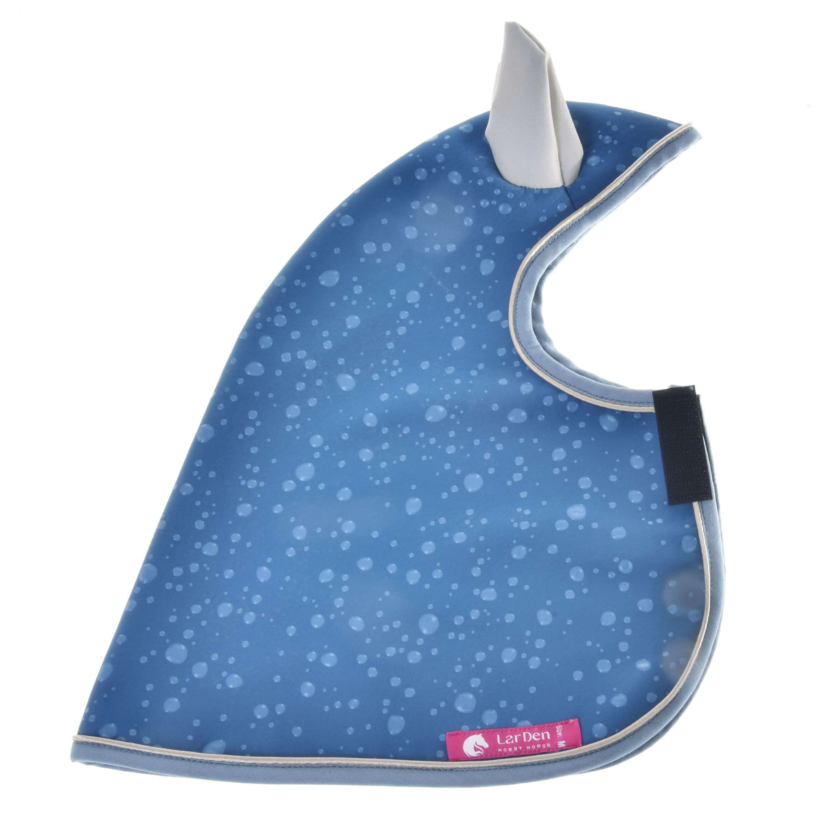 Modrá vodeodolná Pláštenka Dolly (softshell) od Hobby Horse LarDen so vzorom kvapiek, sivým lemovaním a vzpriamenou časťou na uši, pásikom na suchý zips a ružovým štítkom „LarDen“ – navrhnutá do každého počasia.